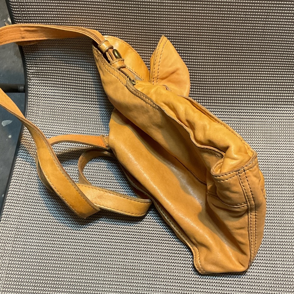 Lucky brand Stylish Tan Leather crossbody Bag - Picture 5 of 9